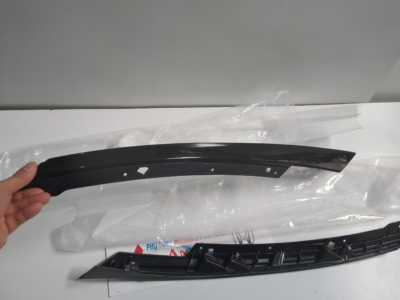 Nhựa viền trên đèn pha xe Honda CIVIC 2018-2020