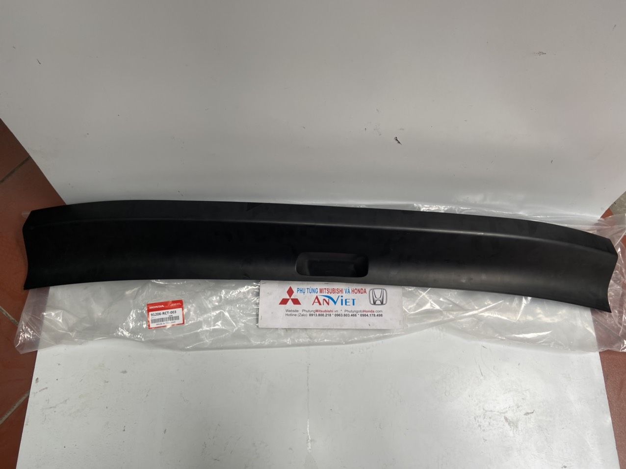 Ốp nhựa cốp sau xe Honda CRV 2013-2017 
