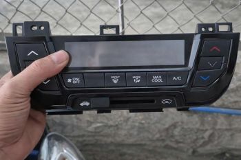 Cụm công tắc điều khiển, chỉnh điều hòa táp lô xe Honda Brio