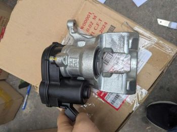 Cụm xy lanh và mô tơ điện phanh  sau Xe Honda Crv 2024-2026 Cụm heo phanh Cr-V 430183E7H00 430173E7H00 43018TMCT02 43019TMCT02 43018-3E7-H00 43017-3E7-H00 43018-TMC-T02 43019-TMC-T02 