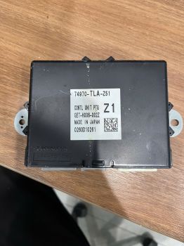 Hộp điều khiển nâng hạ (đóng mở) cánh cửa hậu (cốp sau) xe Honda CRV hàng bãi