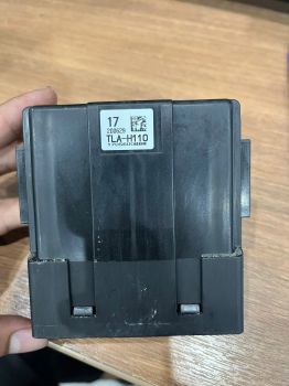 Hộp rơ le nằm ở khu vực hộp cầu chì khoang động cơ xe Honda CRV hàng bãi