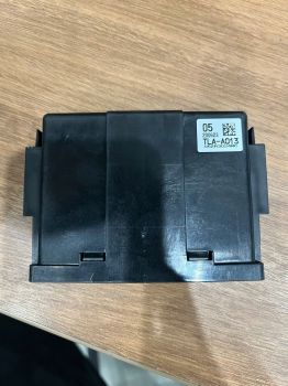 Hộp rơ le nằm ở khu vực hộp cầu chì khoang động cơ xe Honda CRV hàng bãi