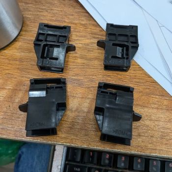 Lẫy cài chốt Rèm cửa sổ trời crv 2018 2021- chốt cài che nắng cửa nóc trần - tấm cuộn= la phông trần cửa trời  Crv 2018 2021