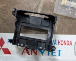 Thanh lý đế bắt hộp rada đầu xe Honda Crv 1.5 2021