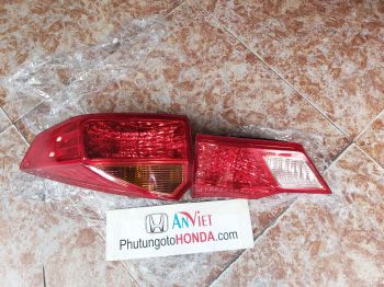 Đèn hậu miếng trong xe Honda City