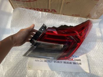 Đèn lái sau miếng ngoài trên hông xe Honda CIVIC 2022