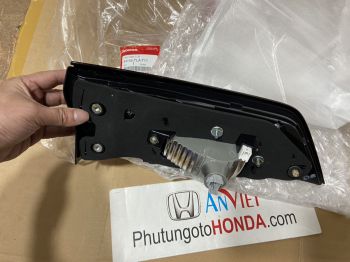 Đèn lái sau miếng trên cánh cửa hậu xe Honda CRV 2021-2022