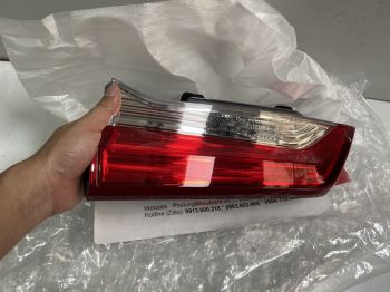 Đèn lái sau miếng trên cạnh cửa xe Honda CRV 