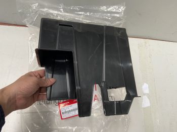 Hộp đựng bình ắc quy xe Honda BRIO