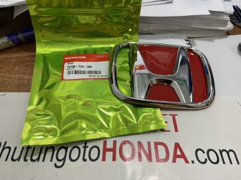 Lô gô trước xe Honda Jazz