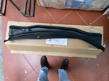 Nhựa máng nước chân kính chắn gió xe Honda CVR 2013-2017