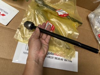 Rô tuyn lái trong xe Honda CRV 2018-2023